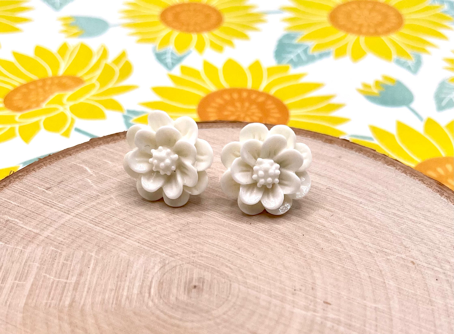 Off White Flower Stud Earrings