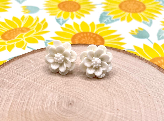 Off White Flower Stud Earrings